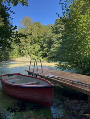 Kleines Ferienhäuschen im Grünen am Wasser